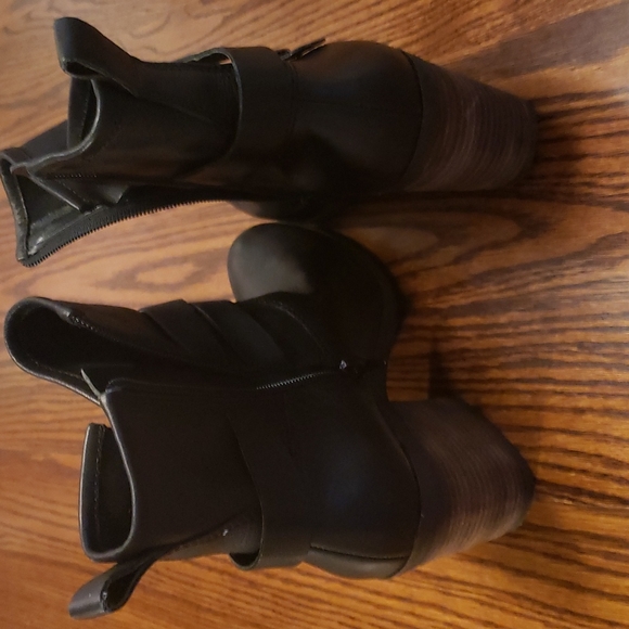 Lucky black leather boots - Picture 3 of 8